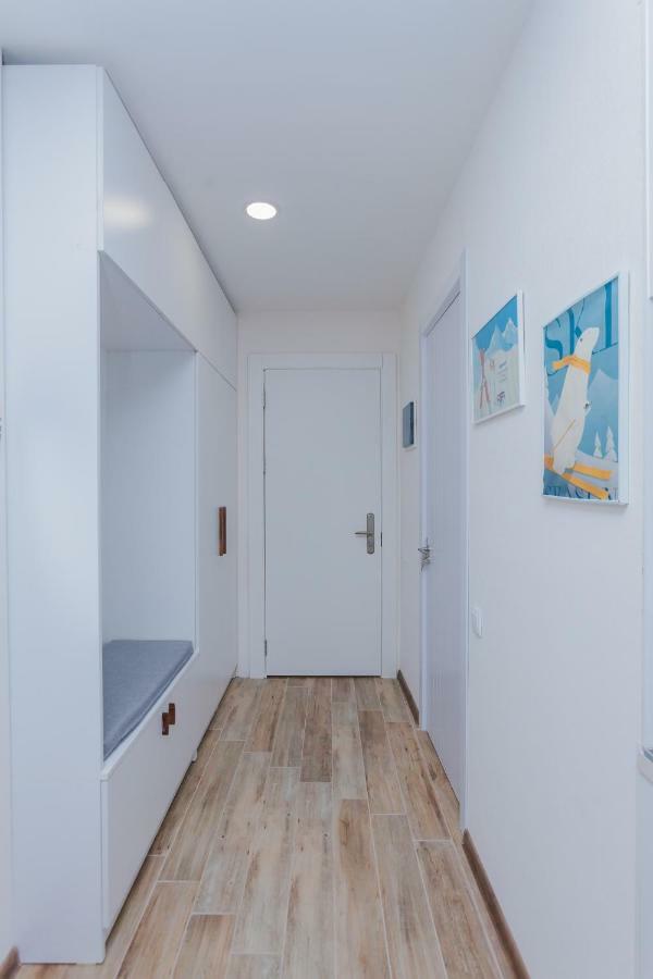 Winter Is Here Apartment In New 구다우리 외부 사진